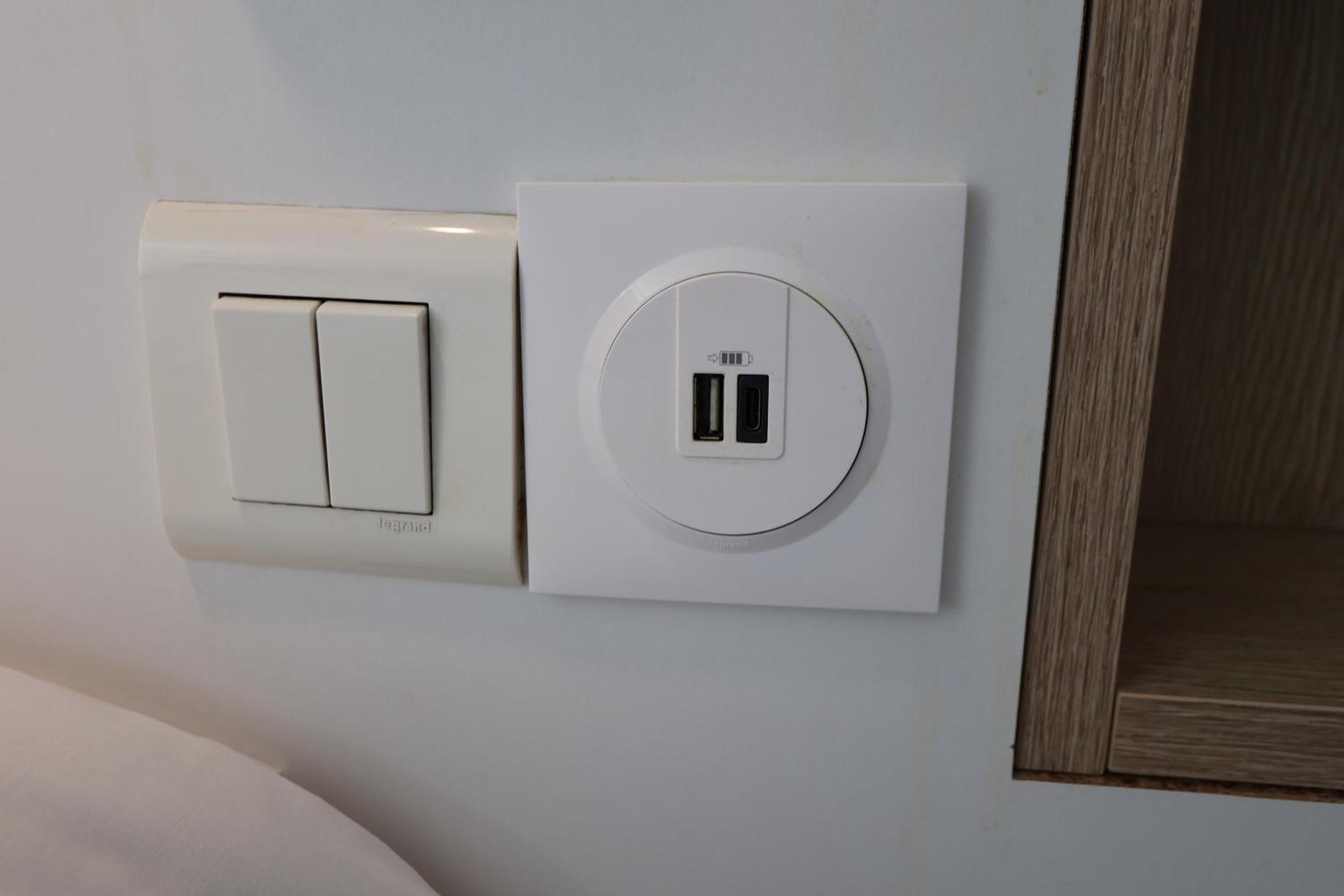 Twin Room,1601678295:JPEG